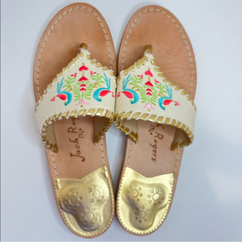 LIKE NEW Jack Rogers 🦚 Peacock Embroidered Leather Gold Thong Sandals Flops 8